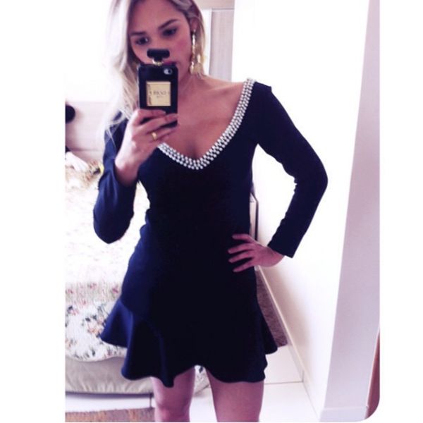 vestido preto bordado com perola